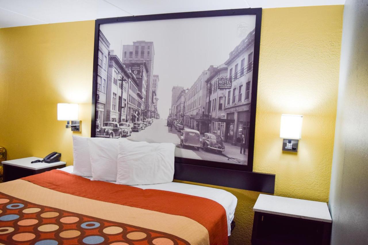 Мотель Super 8 Downtown Роли Экстерьер фото